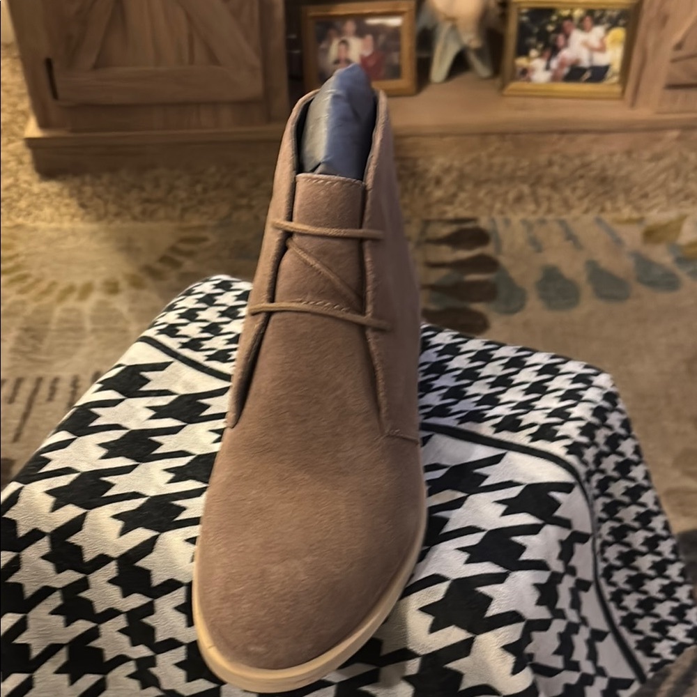 Men's Tan Suede Chukka Boots
